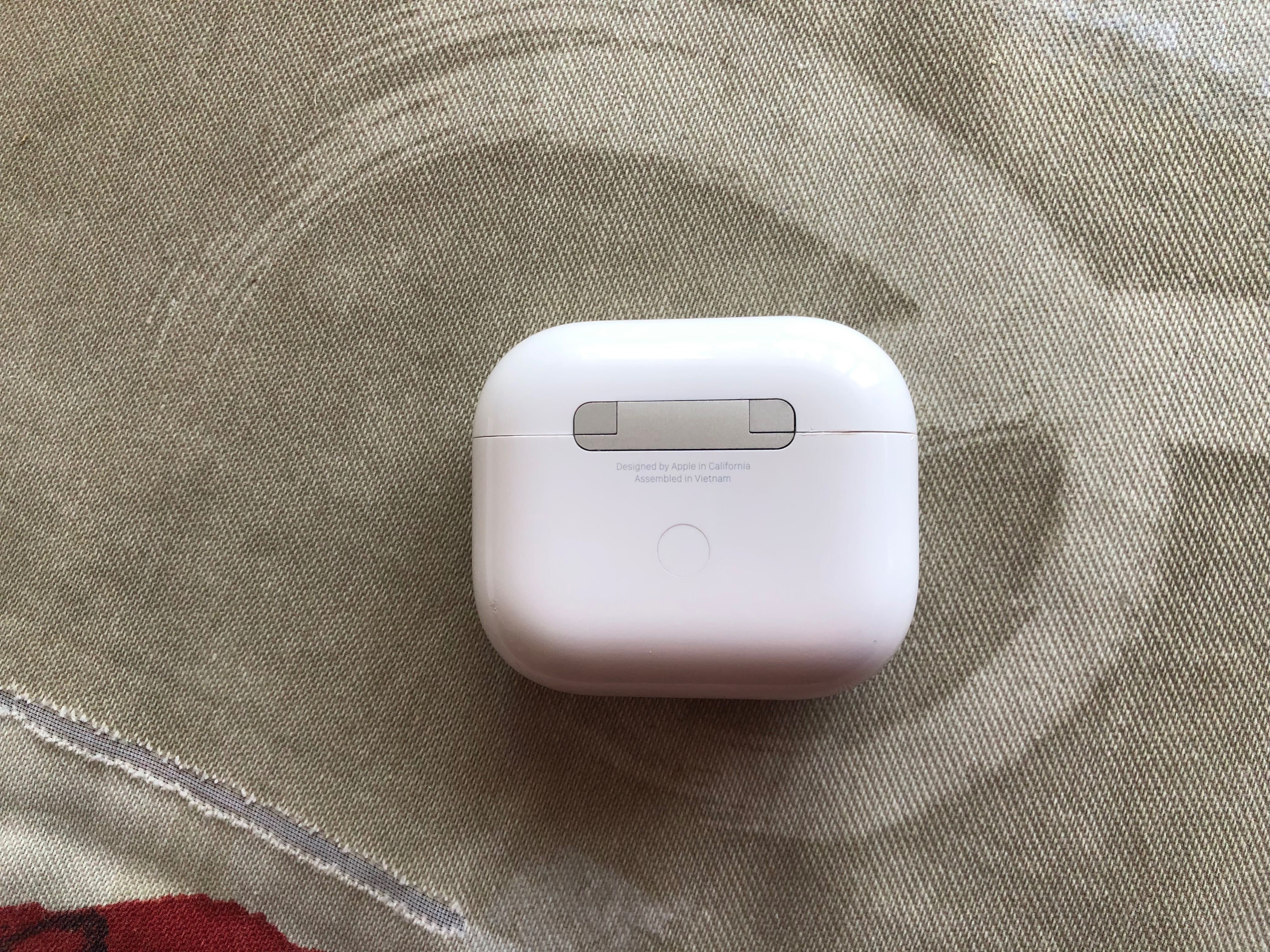 Зарядна кутия за AirPods 3