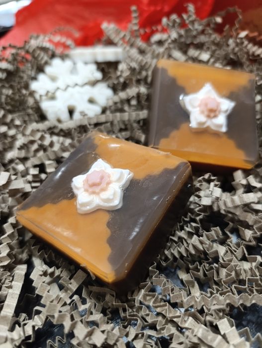 Натурални ръчно изработени сапуни с козе мляко