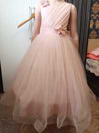 Розова рокля за бал