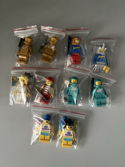 Vând minifigurine Lego din setul 21358
