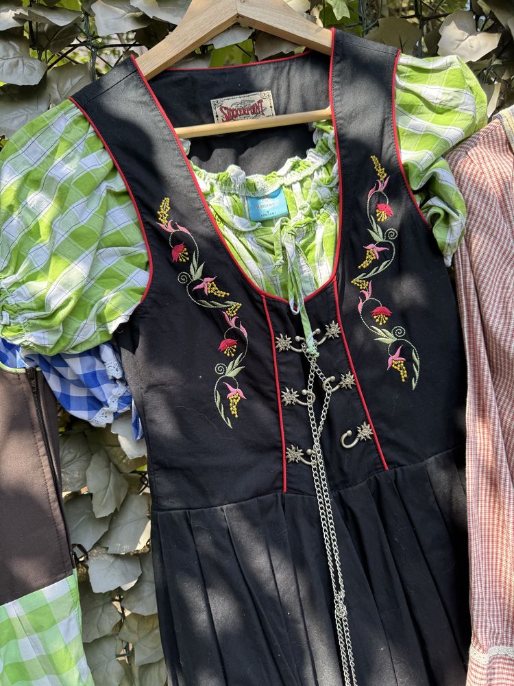 Port austriac, dirndl, Tirol, vesta lana jacheta lana