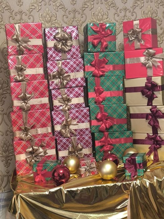 Новогодний декор в виде подарочной коробки
