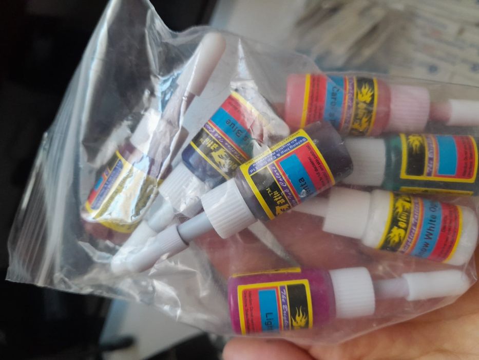 Vând kit de tatoaje plus tus negru de 250 ml