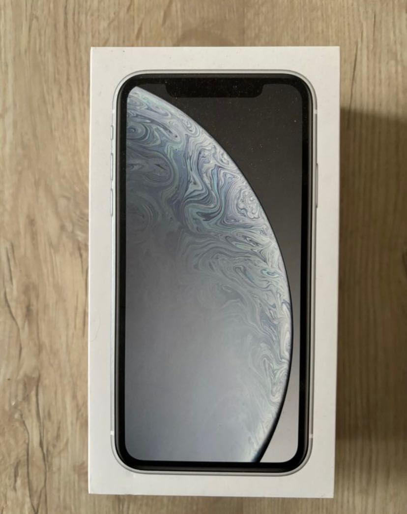 iPhone Xr В Хорошем Состоянии