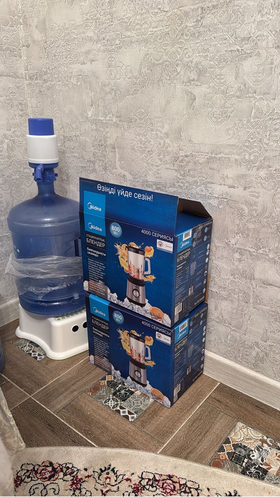 Продам блендер midea