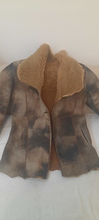 Продается Зимняя дубленка