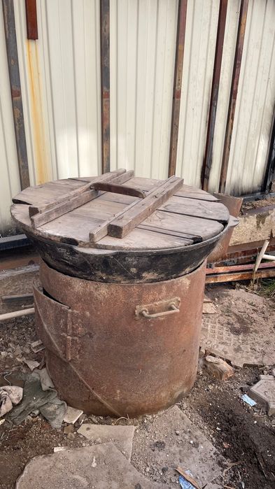 Чугунный казан с печью