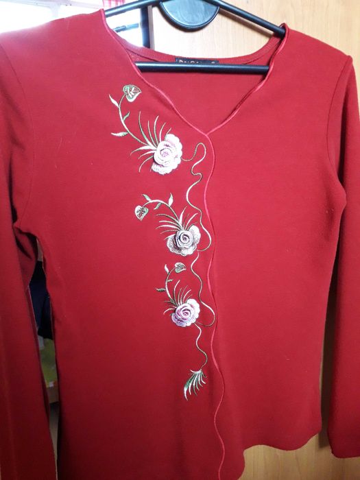 Дамска блуза с бродирани апликации размер S-M