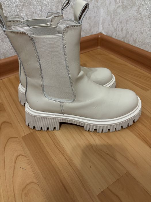 Продам демисезонные ботинки челси
