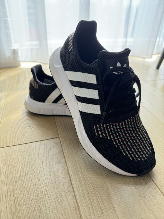 Маратонки Adidas, размер 40 черни