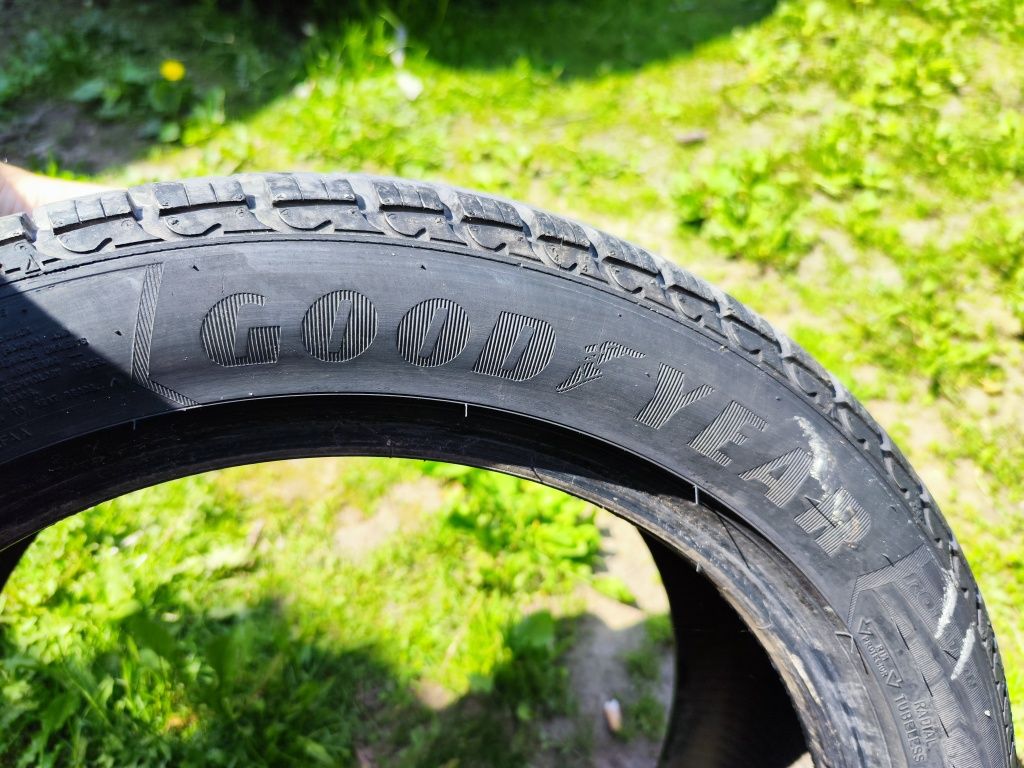 245/45/18 Runflat Goodyear Ultragrip 8