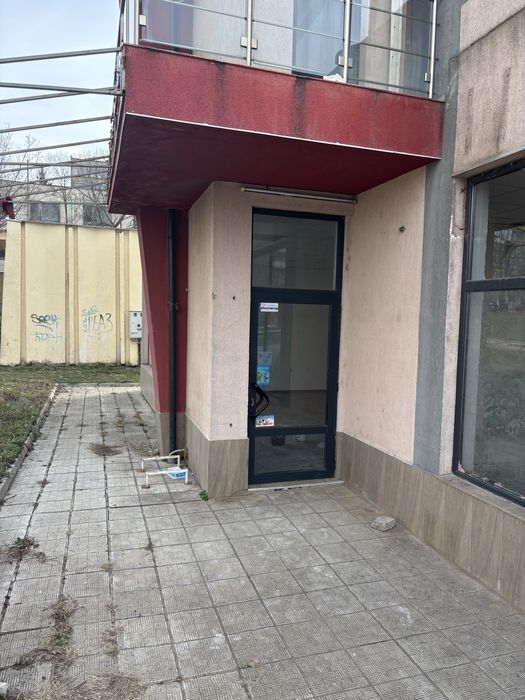 Дава се под наем Магазин в Шумен, Тракия - 60 кв.м за 357 € - Снимка #1