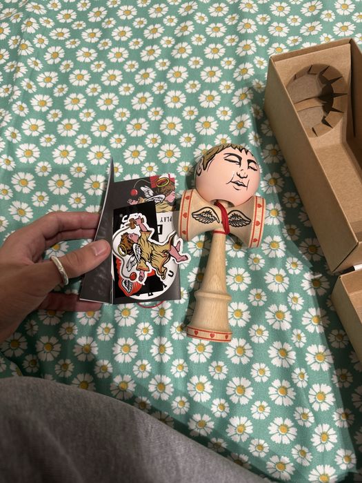 Kendama krom x love gang editie limitata