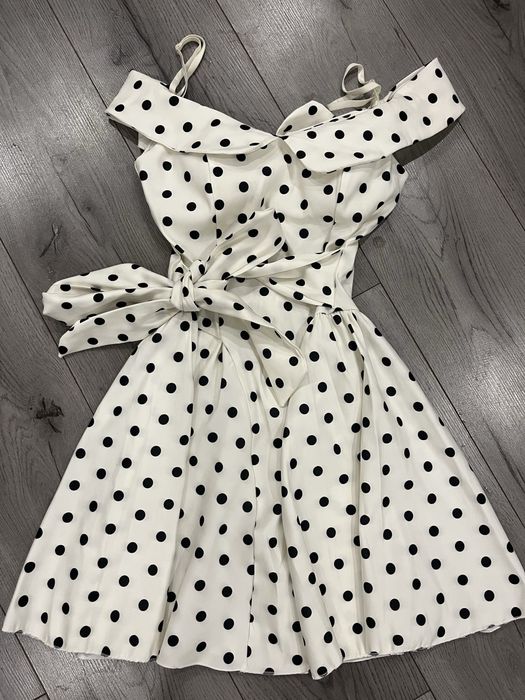 Рокля на точки