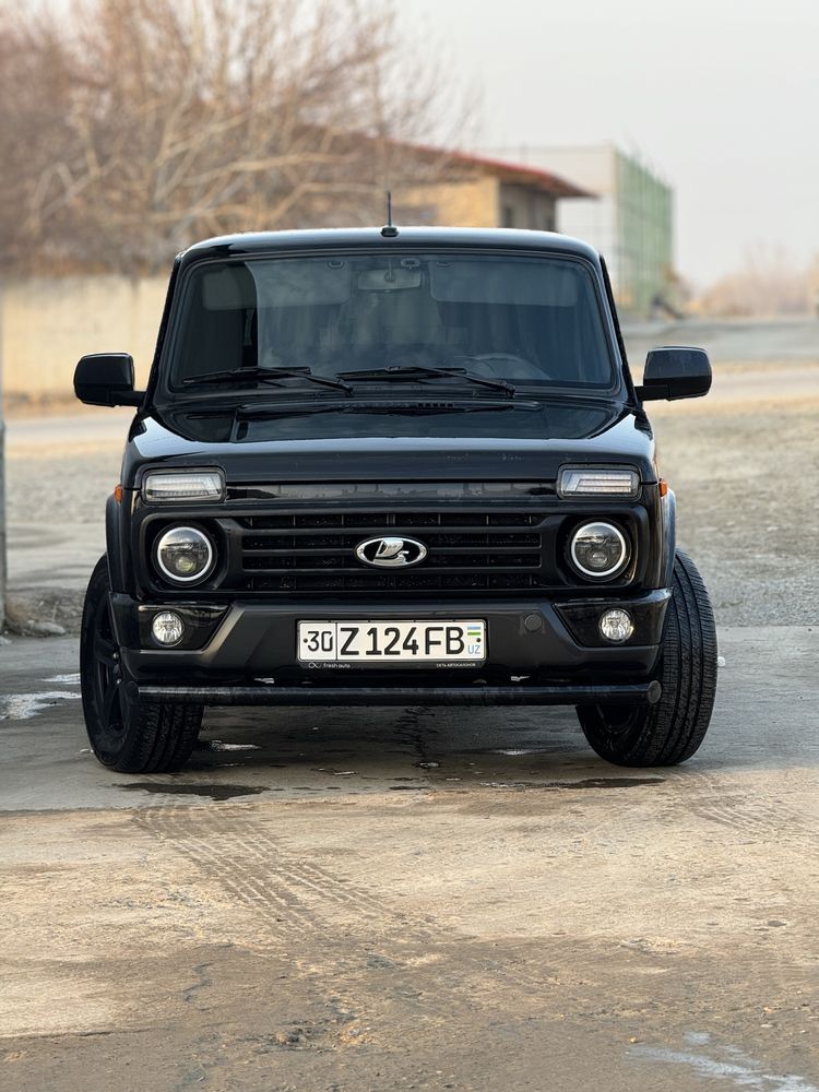 Niva Urban Leginda black