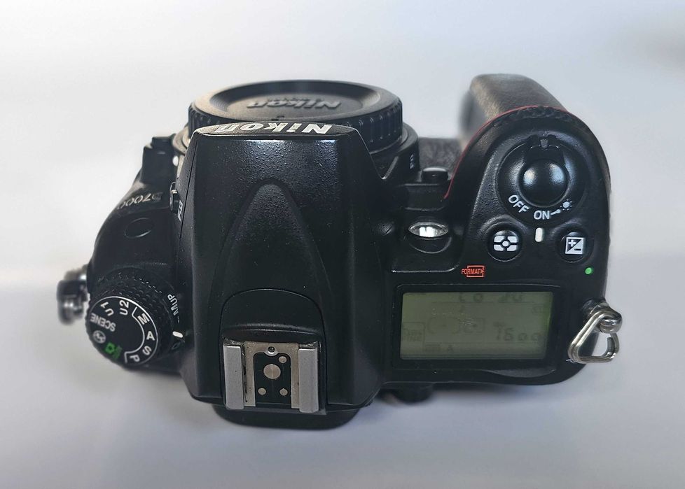 Cameră foto Nikon D7000 - Performanță DSLR la un Preț Accesibil!