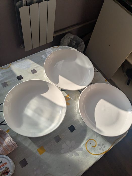 три большие тарелки, новые