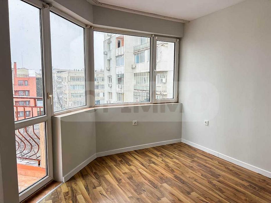 Продава се Двустаен апартамент в Варна, Център - 76 кв.м за 2039 €/кв.м - Снимка #8