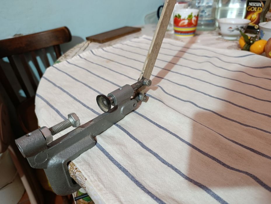 Мощный Орехокол  ручной пресс для орехов грецкий орех колоть