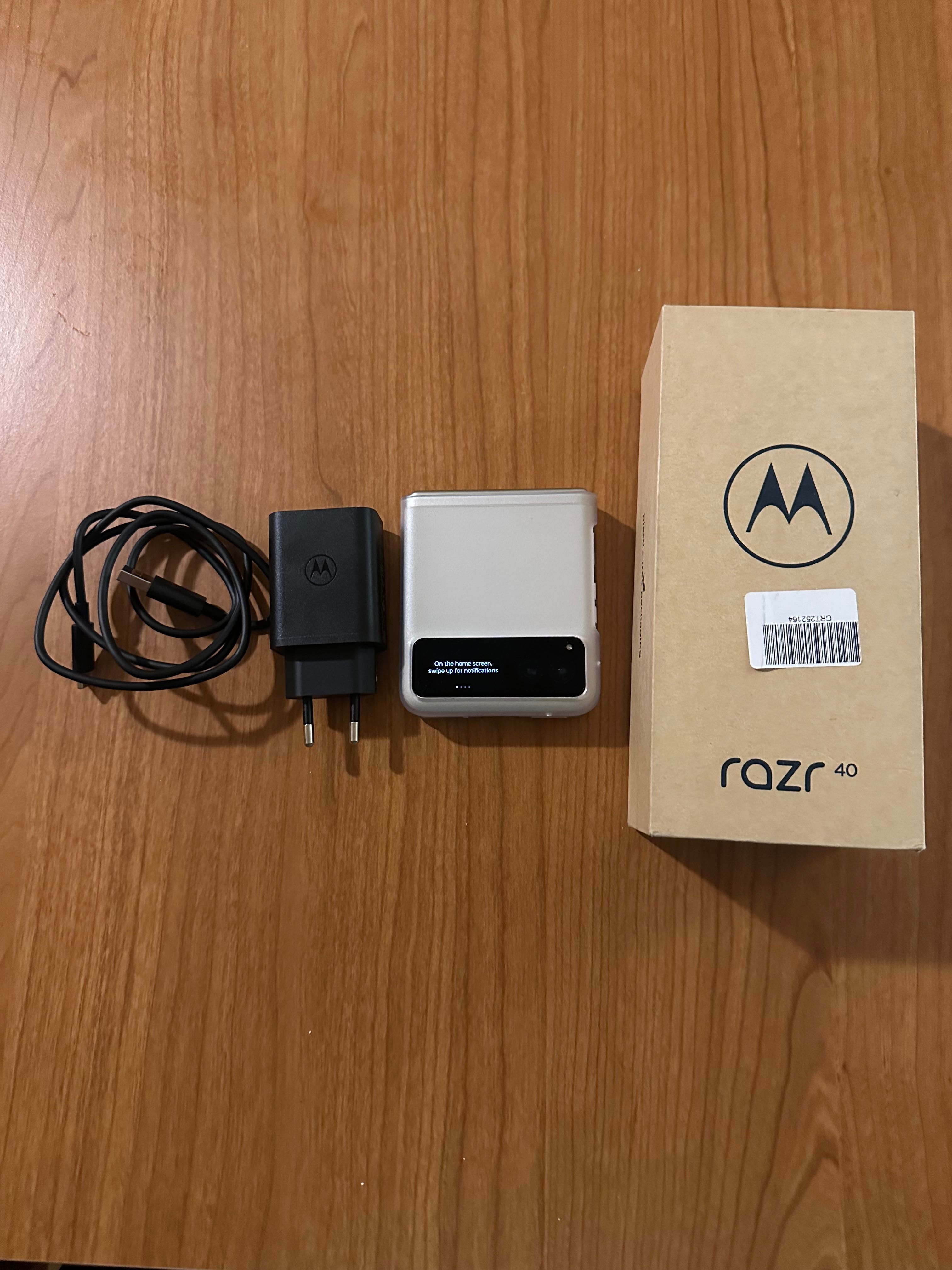 Vând Motorola Razr 40 - NOU