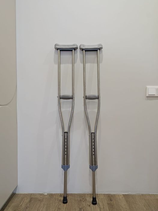 Костыли подмышычные