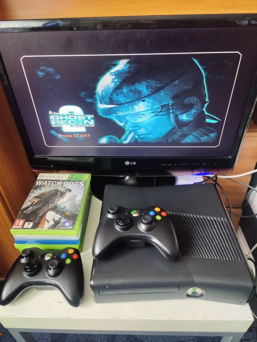 Vand Xbox360 Slim+2 controllere