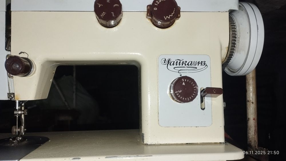 Швейная машинка Чайка-143