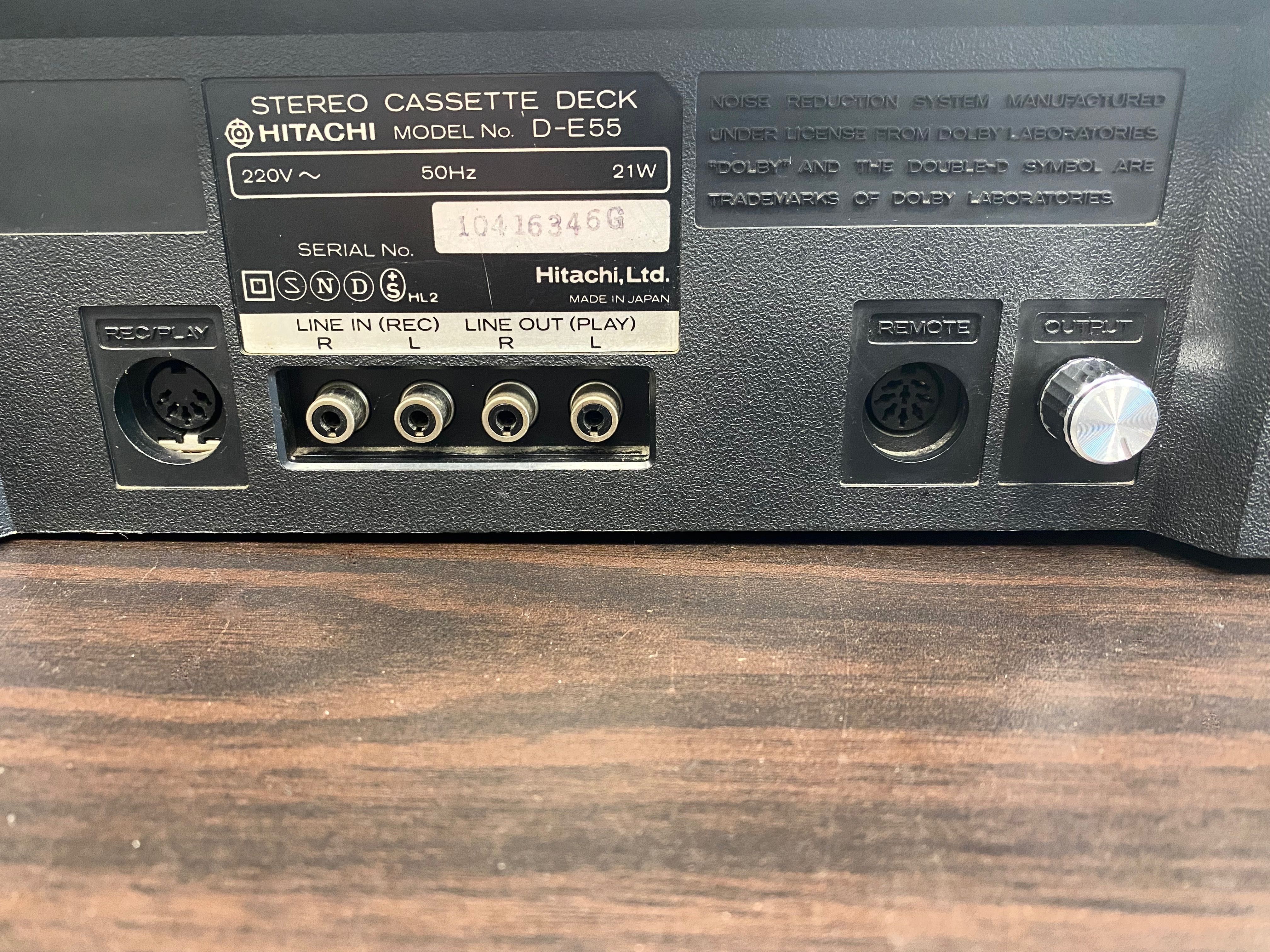 Касетен дек Hitachi