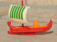 Jucarie vapor vas galera romana plastic colectia Kinder 1990