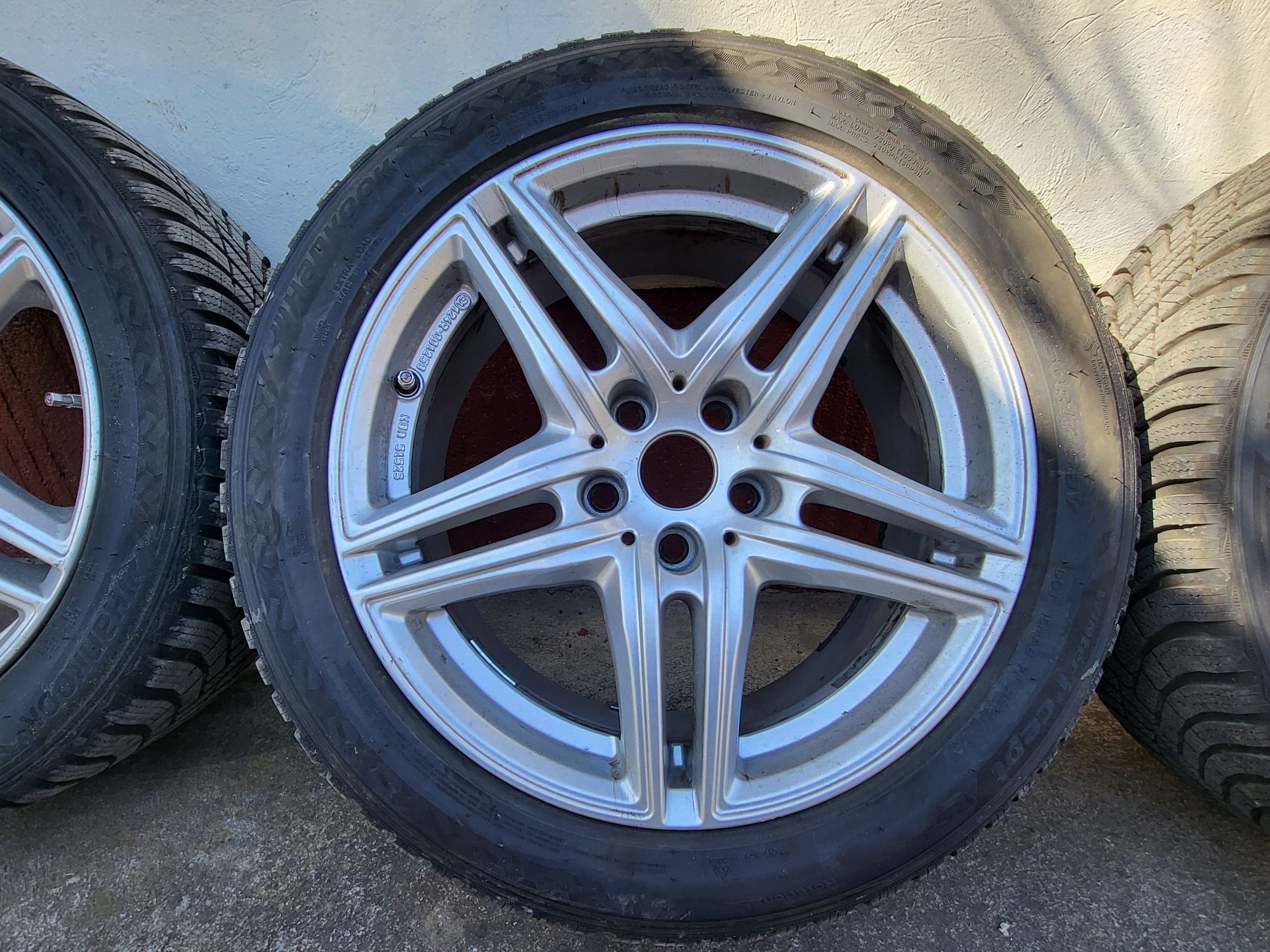 Vând cauciucuri de iarnă Hankook+jante