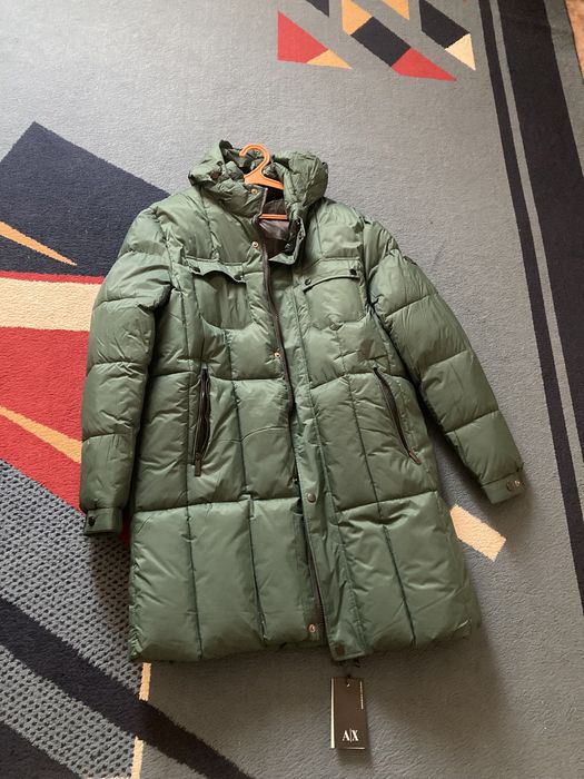 Продаю абсолютно новую куртку с биркой