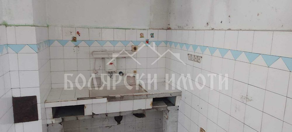 Продава се Четиристаен апартамент в Велико Търново, Център - 122 кв.м за 1107 €/кв.м - Снимка #3