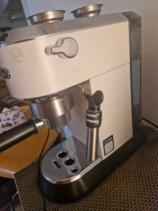 Кафемашина еспресо DeLonghi