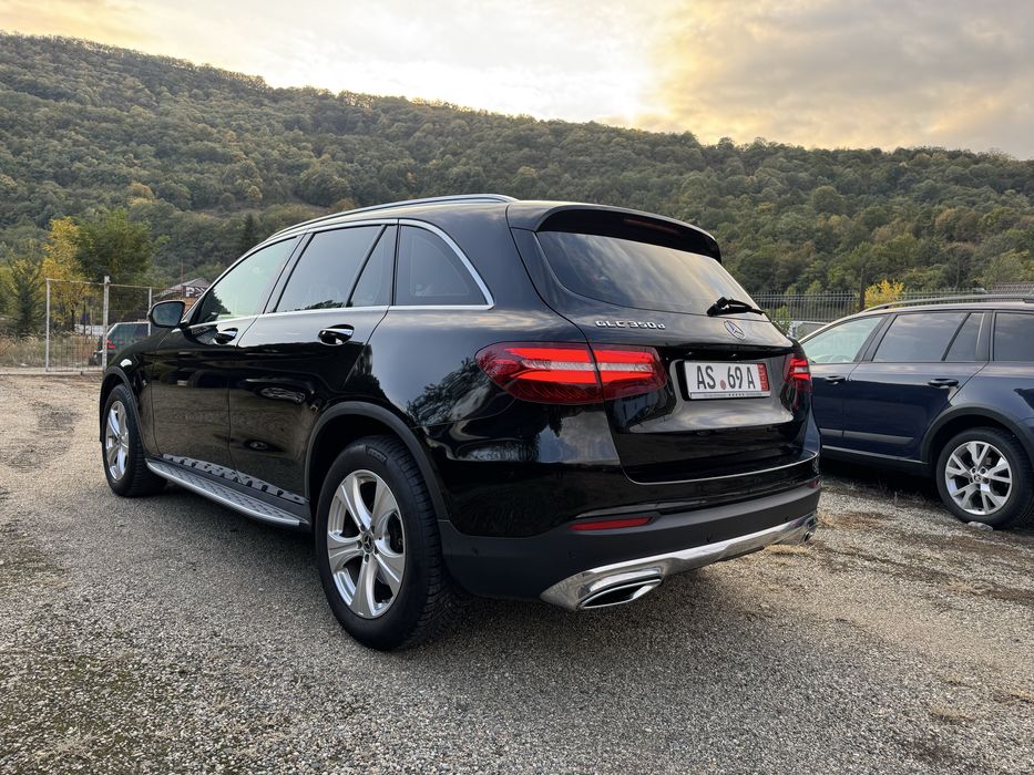 GLC 350 4 Matic 2018 vand sau schimb +/-