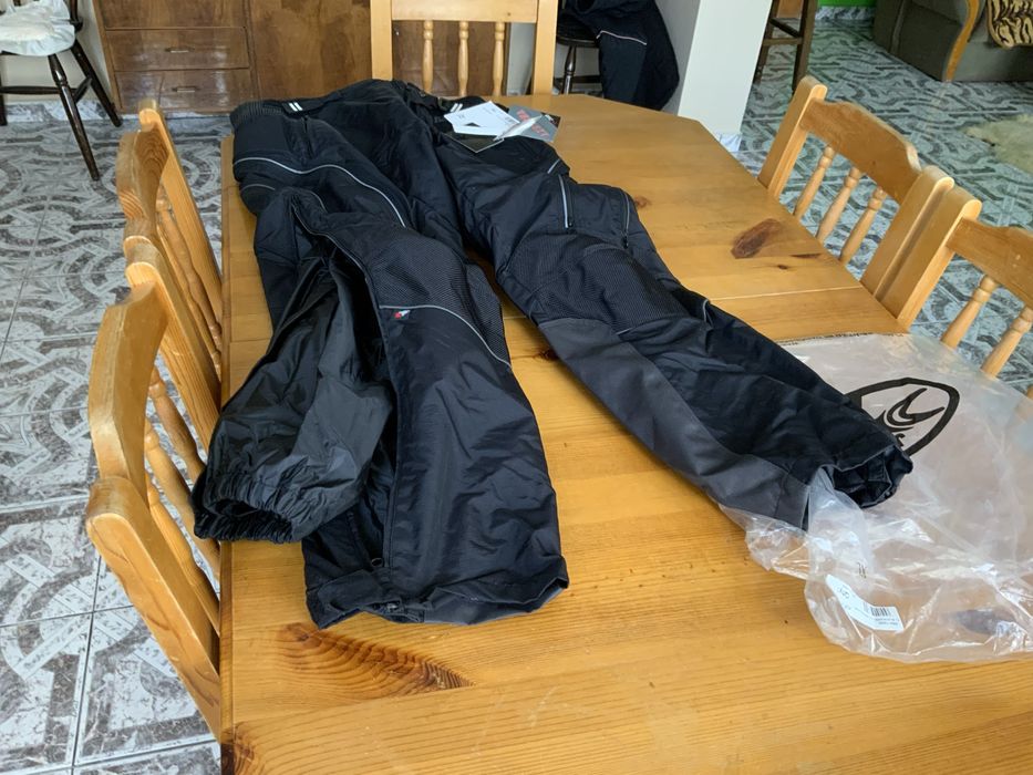 Мото панталони и мото аксесоари