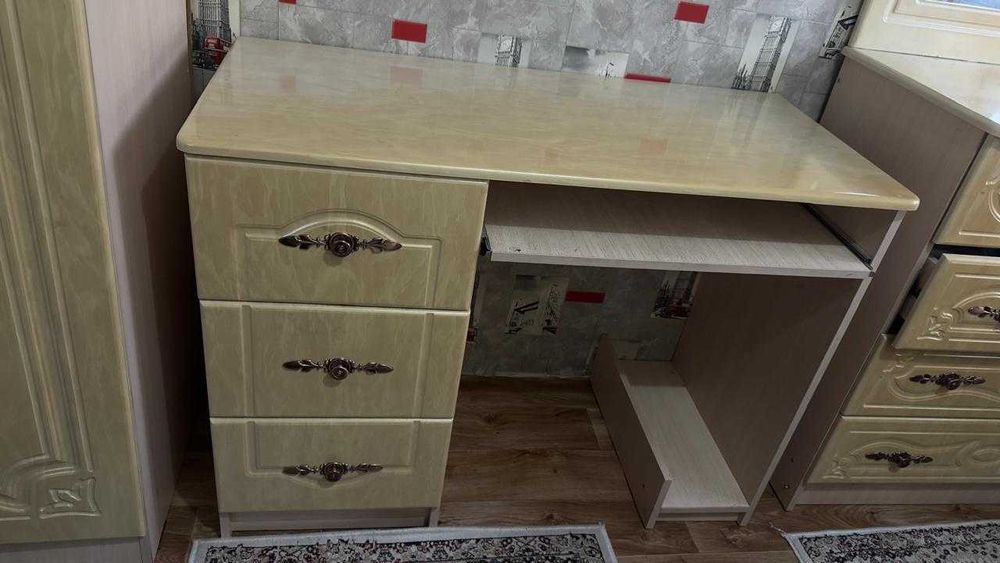 Продам столик за 15 000 тенге