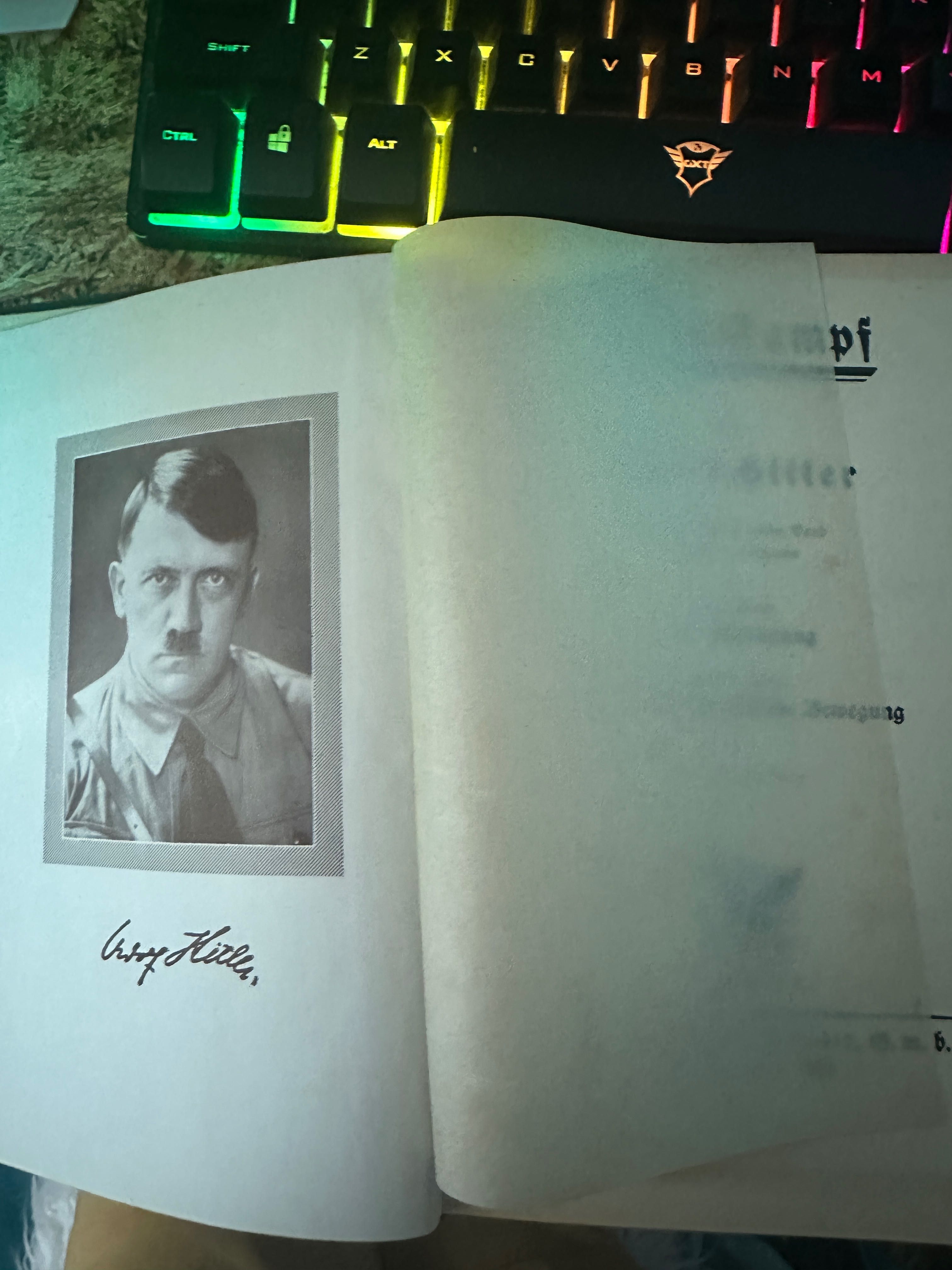 Carte Mein Kampf 1933 cartea este originală