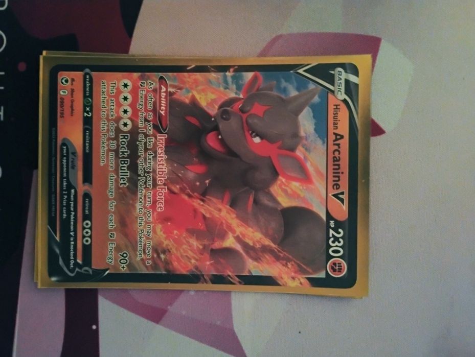 Cărți Pokemon diferite