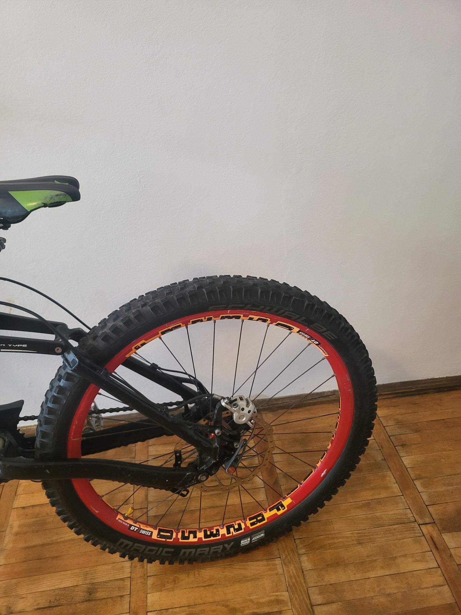 Vând bicicleta enduro Ghost