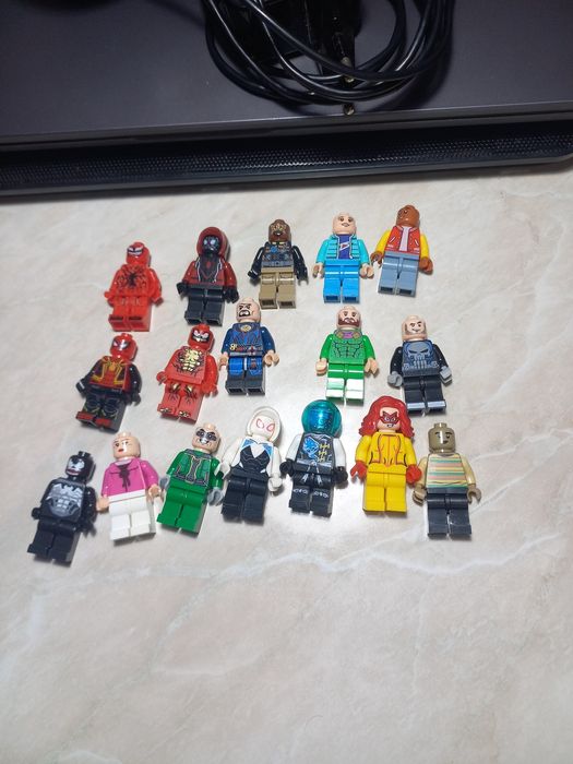 Есть ещё 2фигурки майнкрафт