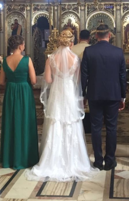Rochie de mireasa, in formă de A, cu trenă si nasture de prindere