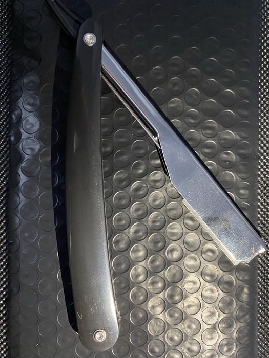 Vand Brici/briceag pentru conturul parului facial