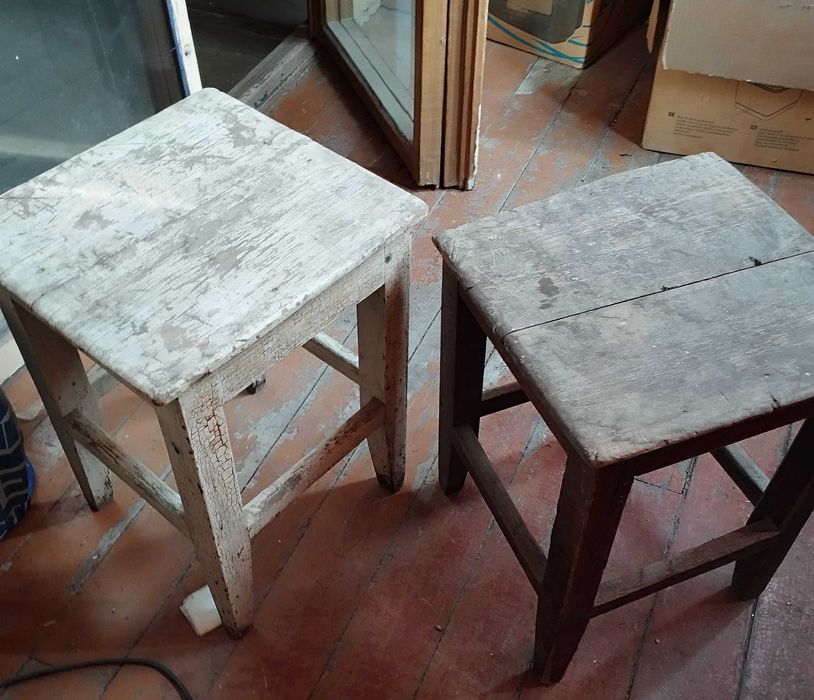 Стол  хозяйственный и табуретки