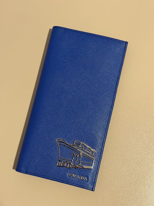 Prada NOU -Saffiano wallet de la 3000 RON la 1300 RON
