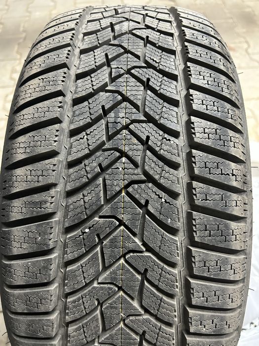 Продавам зимни гуми 225/45/17 DUNLOP WINTER SPORT 5 MFS 91H