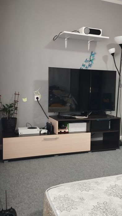 Продам тумбу под телевизор