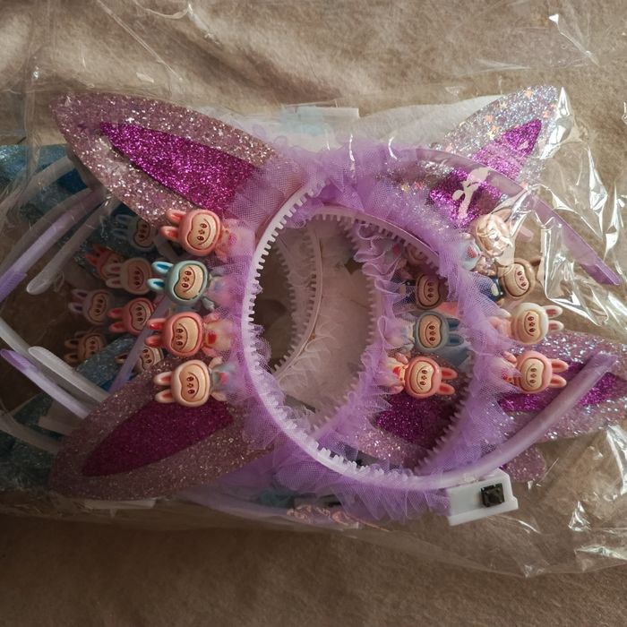 Yangi yilga korona, obodok labubu, kiyik, qor parchali.