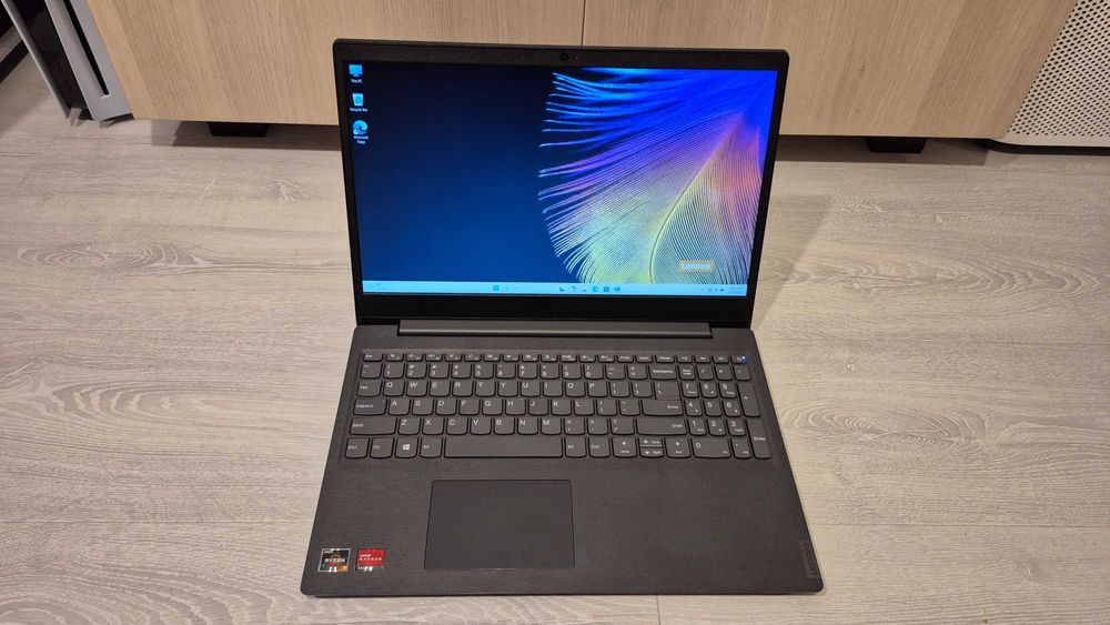 Lenovo V15 ADA Ryzen 3 3250U 8GB RAM 256GB SSD Windows 11 Pro!