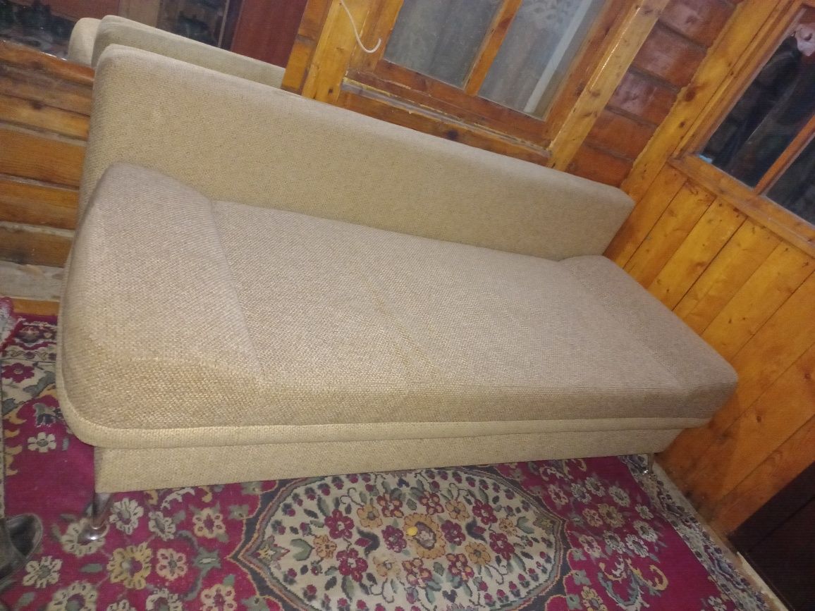 Продам диван раскладывается почти новая