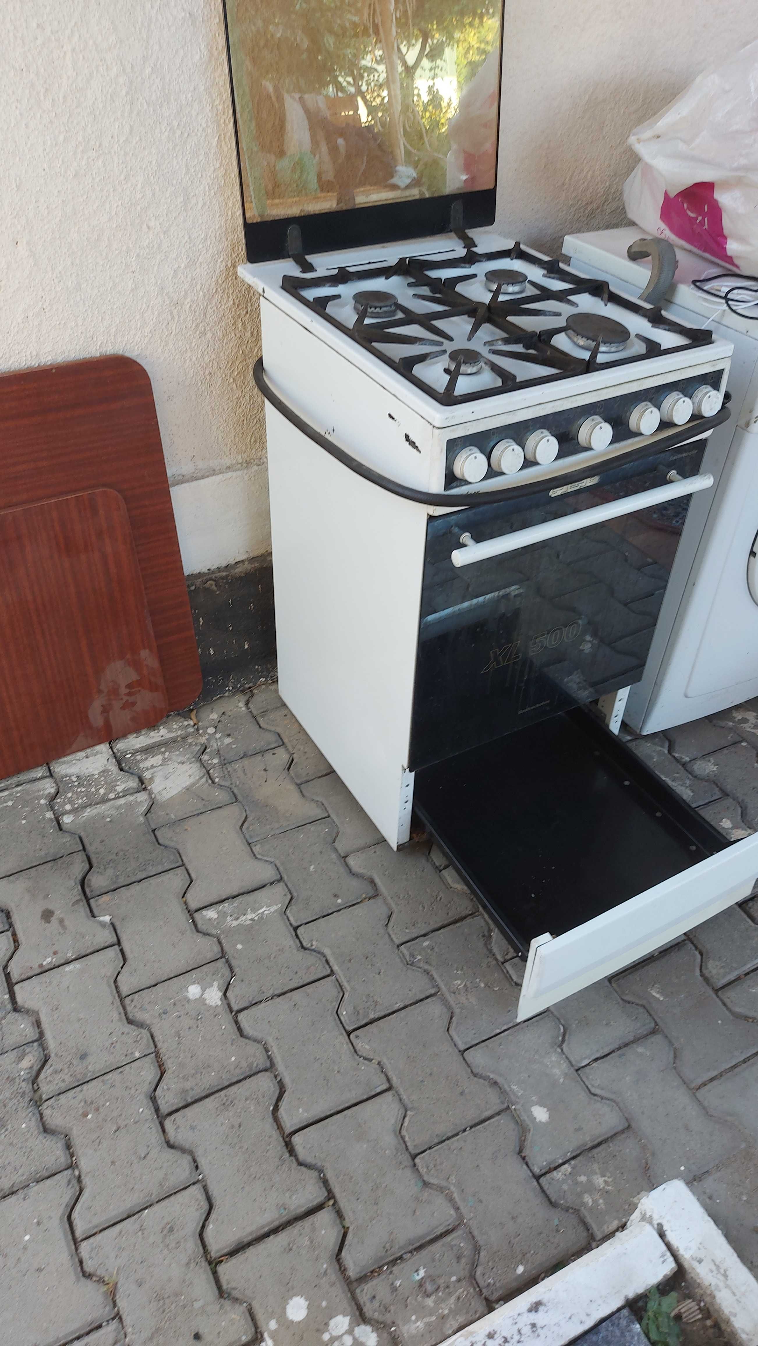 Плиту газовую   " Kaiser " продам